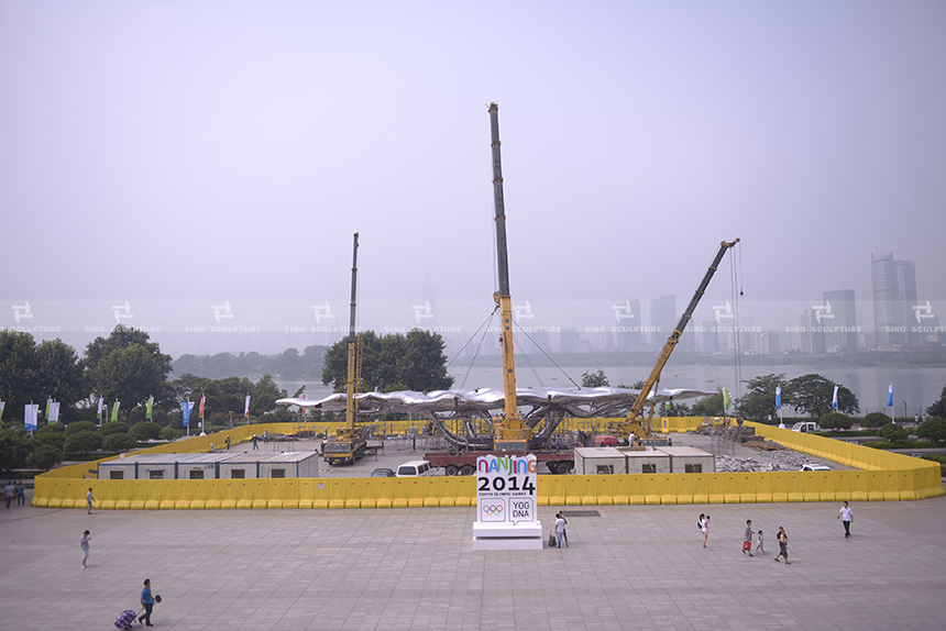 installation-mirror-stainless-steel-sculpture-dream-boat-najing-train-stataion-sculpture-contemporary-public-art-sculpture.jpg