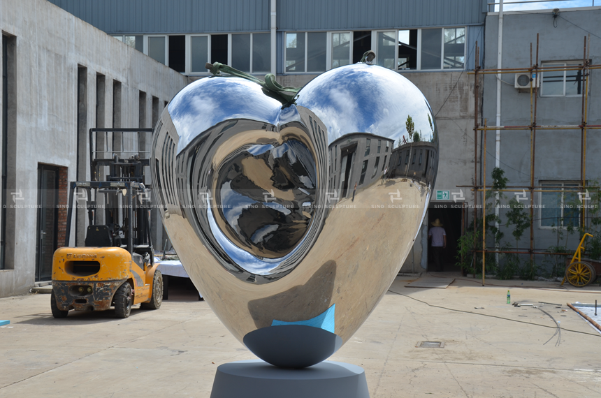 mirror poished stainless steel sculpture heart love me 