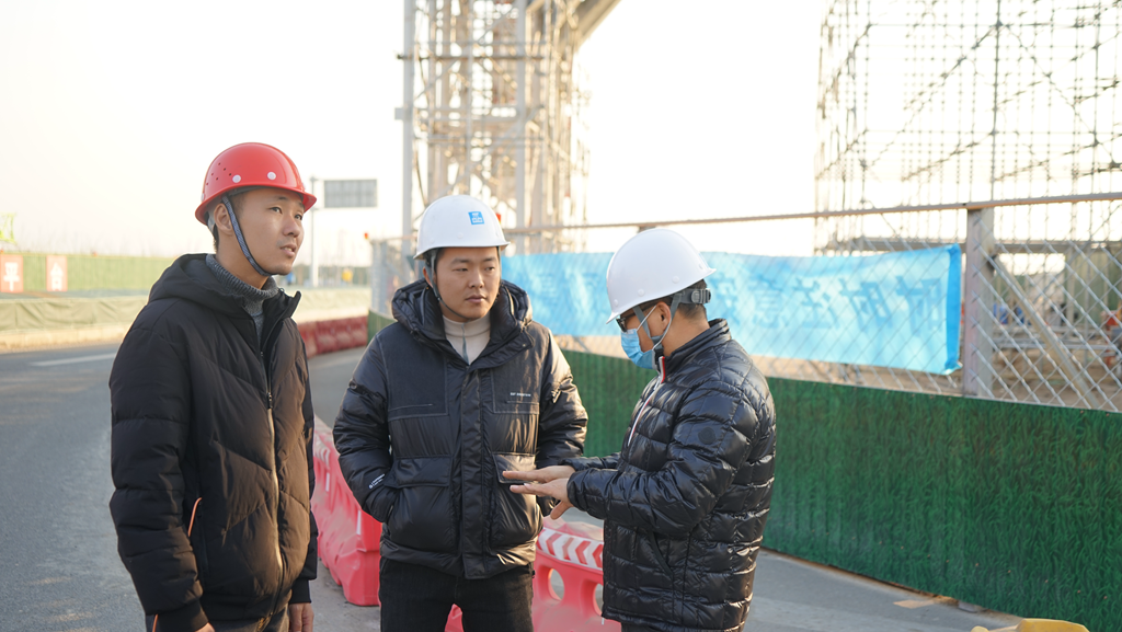 Sino Sculpture team in Site