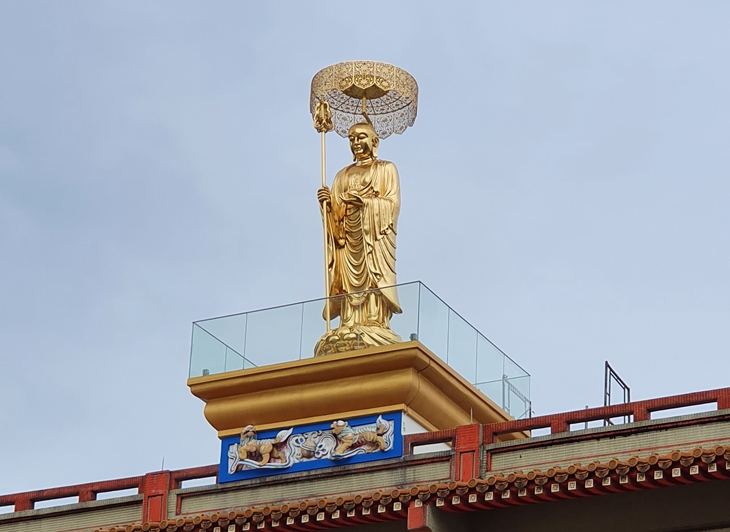 Gold leaf buddha sculpture 2.jpg