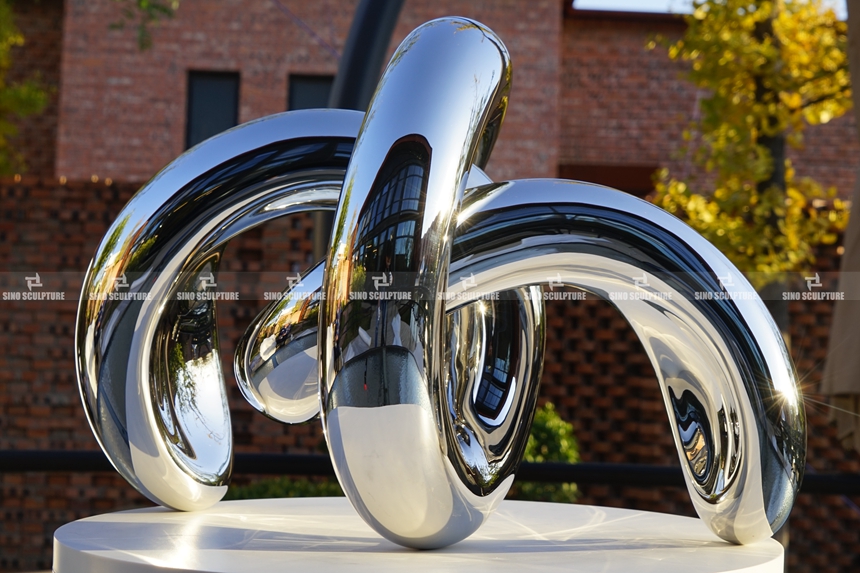 Super-Mirror-Stainless-Steel-Crab-Sculpture-Completion