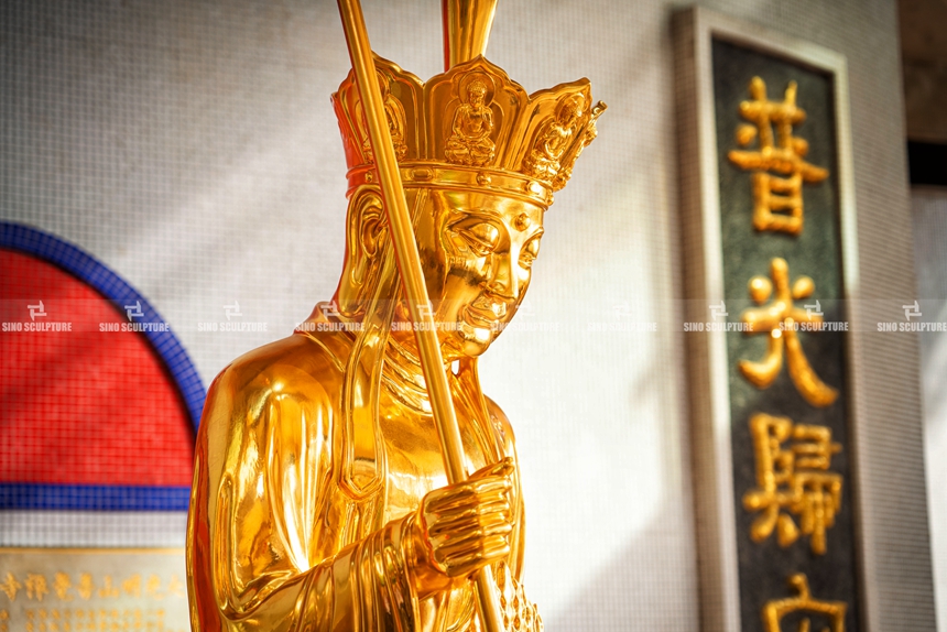 Gold-Leaf-Bronze-Sitting-Ksitigarbha-Bodhisattva-Statue-Site-Installation