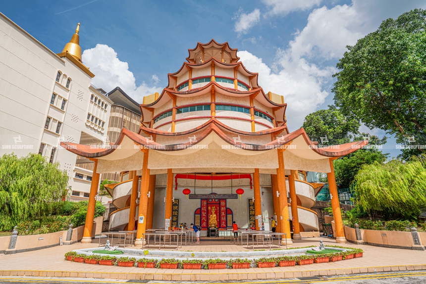 Gold-Leaf-Bronze-Sitting-Ksitigarbha-Bodhisattva-Statue-Site-Installation