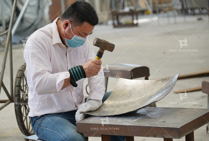 Mirror-Polishing-Stainless-Steel-Unwind-Sculpture-Hand-Forging-Process