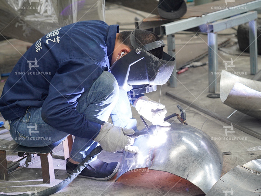 Mirror-Polishing-Stainless-Steel-Unwind-Sculpture-Welding