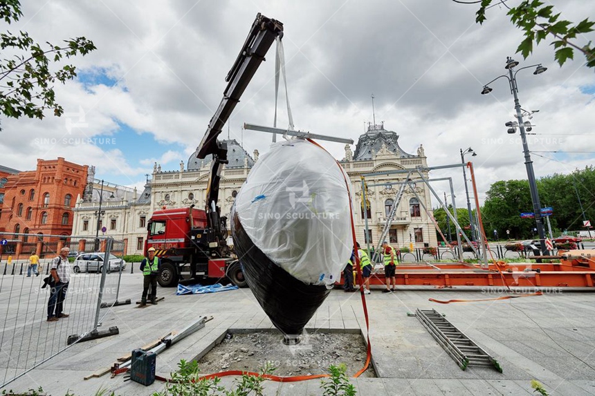 Mirror-Stainless-Steel-Heart-Sculpture-Installation